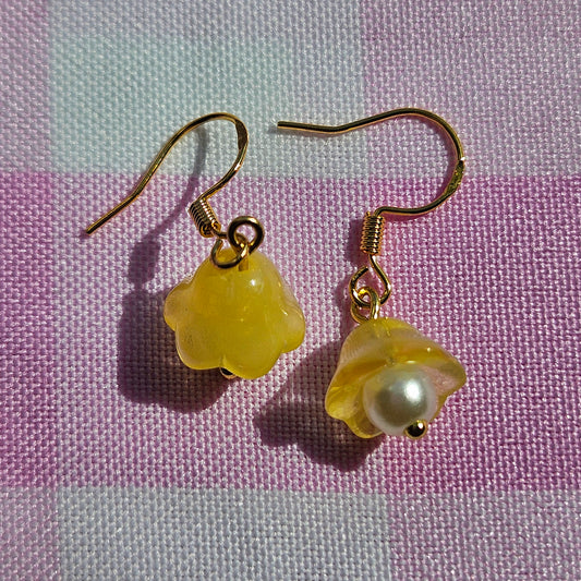 honeydrop lily earrings